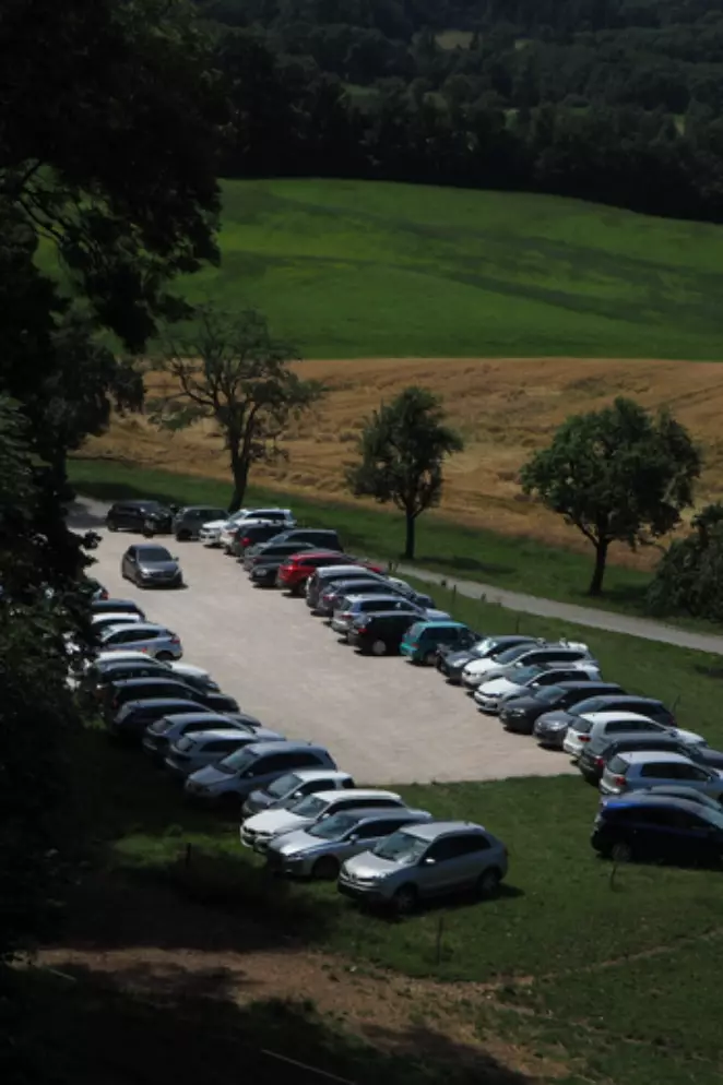 Parking du grand cloître, 16 spots